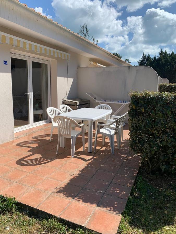 Maisonnette avec piscine intérieure chauffée à 300m de la plage Saint-Georges-d'Oleron Extérieur photo